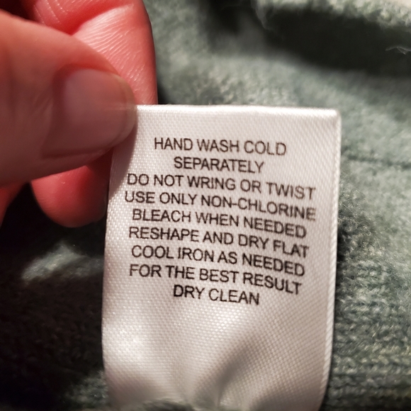 ♡♡♡♡♡  NWT Pink Rose knit sweater. - Picture 11 of 11